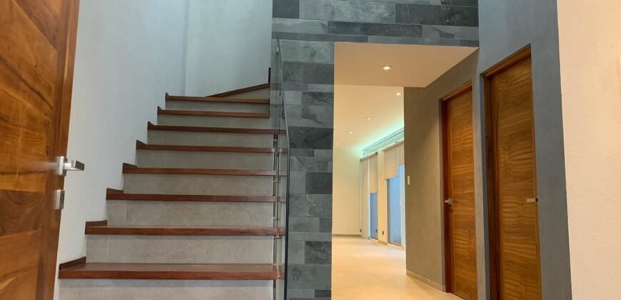 Casa en VENTA 📍 MONTERRA Oriente