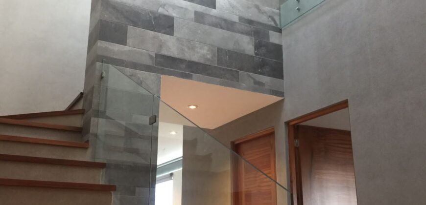 Casa en VENTA 📍 MONTERRA Oriente